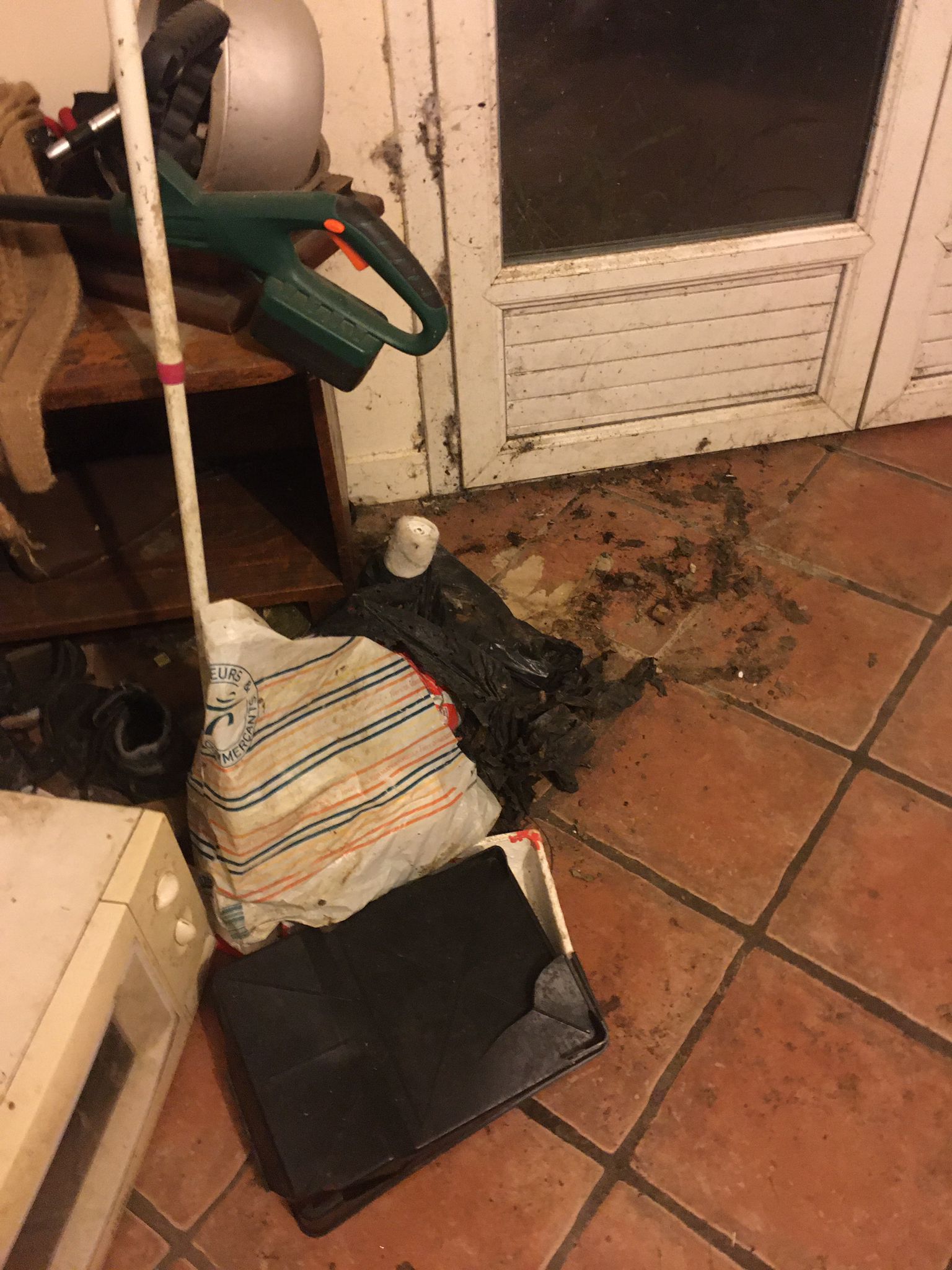 Les meilleures techniques de nettoyage pour assainir un squat rapidement IMG 20241130 WA0009